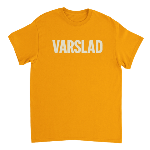gul t-shirt med vit text "varslad" för varslade arbetare