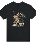 Svart t-shirt med Gustav II Adolf till häst, svensk flagga och texten ”Gustavus Adolphus”