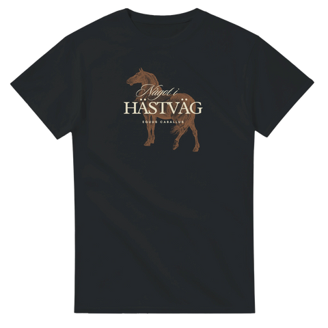 Rolig t-shirt med häst - Något i hästväg