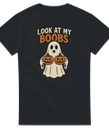 Svart T-shirt med ett tecknat spöke som håller två pumpor och texten “Look at my Boobs”.