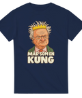 Tecknad kung med gul krona och rufsig frisyr, texten "Mår som en KUNG" på marinblå t-shirt.