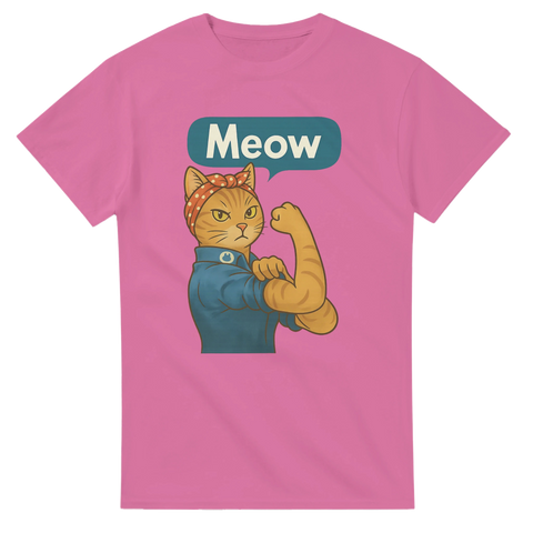 Retroinspirerad t-shirt med katt i feministisk power-pose och pratbubblan “Meow”