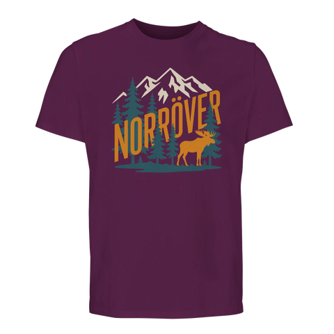 Astral lila t-shirt med motiv av Norrland med älg, skog och berg