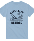 Lujsblå t-shirt med tecknad figur som fiskar från båt, texten "O’fishally Retired" i lekfull stil