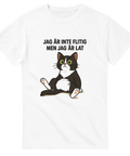 Vit t-shirt med sittande kattlåda och texten “Jag är inte flitig men jag är lat”