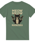Grön t-shirt med tecknad svartvit katt som håller två pistoler och texten “Meow Meow Madafaka”