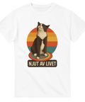 T-shirt med avslappnad katt och retrofärger, texten Njut av livet