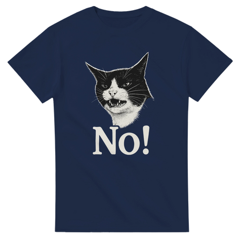 Rolig t-shirt med katt och tydligt budskap