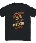 T-shirt med retroinspirerad design av två personer i solglasögon framför en solförmörkelse, med texten "Universum – Du är bara en liten skit"