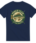 Marinblå t-shirt med vintagebadge av abborre, text "Perch Club – Est. 1956" med korslagda fiskespön