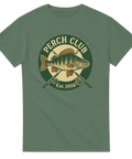 Militärgrön t-shirt med vintagebadge av abborre, text "Perch Club – Est. 1956" med korslagda fiskespön