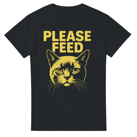 Svart t-shirt med gul text "PLEASE FEED" och en butter katt i retrostil. Parodi på Lou Reed. 