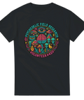 T-shirt med färgstark psykedelisk design: aliens, svampar, öga och texten "Psychedelic Field Research – Volunteer #420".