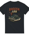 T-shirt med motiv av raggarbil, rök, stjärnor och texten “Raggen går”
