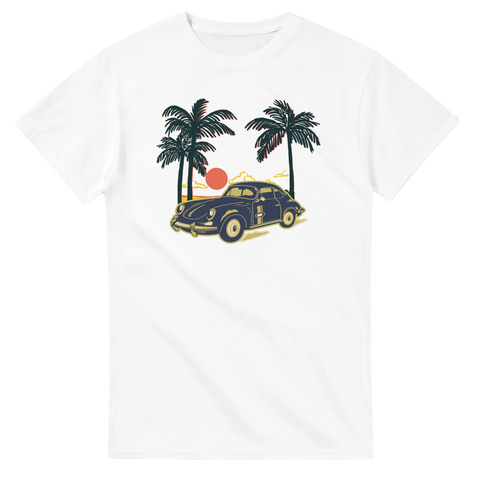 T-shirt med retro motiv av gammal, palmer och solnedgång