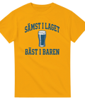 Gul t-shirt med texten "Sämst i laget, bäst i baren" och en ölsejdel

