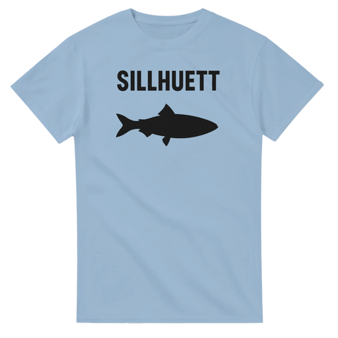 Ljusblå t-shirt med svart silhuett av en sill och texten “Sillhuett”