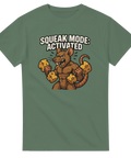 T-shirt med tecknad råtta som flexar muskler och håller ostbitar, texten "Squeak Mode: Activated" ovanför