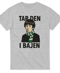 Grå t-shirt med illustration av man i grönvitrandig halsduk och texten "Tar den i Bajen"