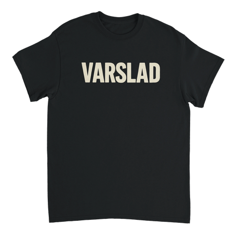 Svart t-shirt med texten Varslad, för dig som snart är arbetslös och har blivit varslad