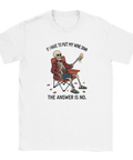 The Answer Is No t-shirt med skelett och vin – vit