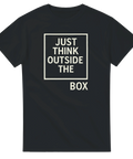 Svart T-shirt med texten Just Think Outside the Box, där ordet Box är utanför rutan