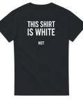 Svart t-shirt med vit text “THIS SHIRT IS WHITE” och liten text “NOT” – humoristisk och ironisk design.