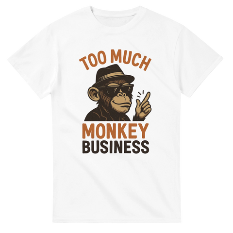 Vit t-shirt med tecknad apa i hatt och solglasögon samt texten "Too Much Monkey Business"