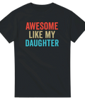 Svart t-shirt med färgstark text “Awesome Like My Daughter”