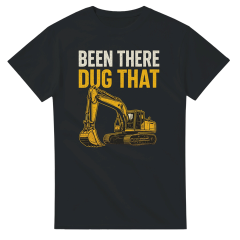 Svart t-shirt med texten Been There Dug That och en gul grävmaskin