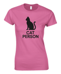Rosa dam-t-shirt med svart siluett av en katt och texten "Cat Person"