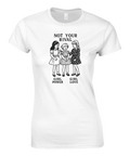 Vit t-shirt med tre tjejer och texten "Not your rival – Girl Power, Girl Love"