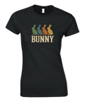 T-shirt dam med retrodesign, fyra färgglada kaniner och texten Bunny. Rolig och snygg kanintröja för djurälskare.