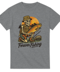 T-shirt med skelett som håller en fisk och texten Forever Fishing i solnedgång
