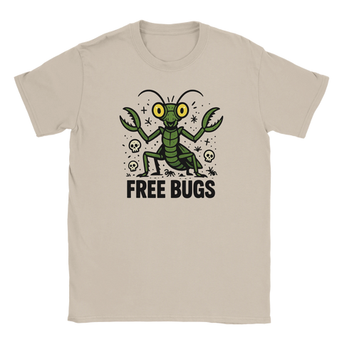 Beige t-shirt med tecknad grön bönsyrsa och texten “Free Bugs”