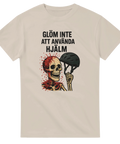 Beige t-shirt med blodig dödskalle som håller en hjälm och texten "Glöm inte att använda hjälm"