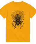 T-shirt med svartvit illustration av fluga med spiralögon och hypnotisk stil på gul bakgrund
