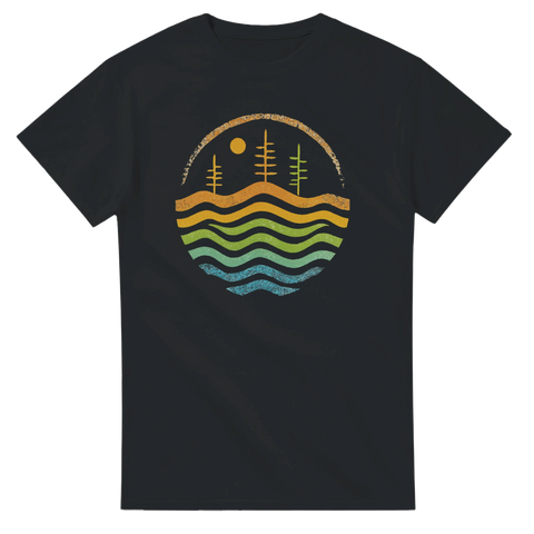Svart t-shirt med retrodesign av sol, träd och färgade vågor i cirkelmotiv