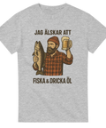 Grå t-shirt med illustration av skäggig man i flanell som håller en fisk i ena handen och en öl i andra, text "Jag älskar att fiska & dricka öl"