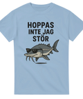 Ljusblå t-shirt med tecknad stör i solglasögon och texten "Hoppas inte jag stör" ovanför