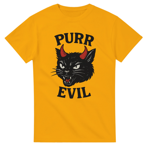 Gul t-shirt med svart katt med röda horn och texten "Purr Evil"