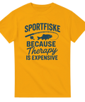 T-shirt med texten Sportfiske Because Therapy is Expensive och fiskespö

