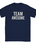 Mörkblå t-shirt med texten “Team Awesome”