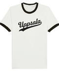 Vit ringer t-shirt med svarta detaljer och svart “Uppsala”-text i retrostil