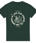 Mörkgrön t-shirt med vitt tryck föreställande ett skelett i båt med metspö och text i cirkel: "Ute och fiskar – Vi kanske ses".