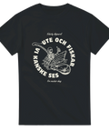 T-shirt Original i svart med vit grafik av skelett som fiskar, texten "Ute och fiskar – Vi kanske ses en vacker dag".