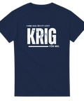 Marinblå t-shirt med texten “Varje dag är ett litet krig för mig” – humoristisk design om vardagskamp.