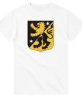 Vit t-shirt med tryck av Västergötlands landskapsvapen i svart och guld, med rött lejon och stjärnor – perfekt för lokalpatrioter och historieintresserade