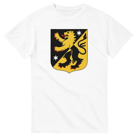 Vit t-shirt med tryck av Västergötlands landskapsvapen i svart och guld, med rött lejon och stjärnor – perfekt för lokalpatrioter och historieintresserade