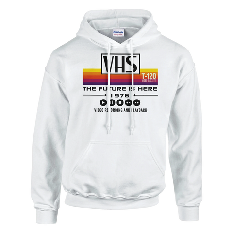 Hoodie med retro design för VHS med texten the future is here 1976